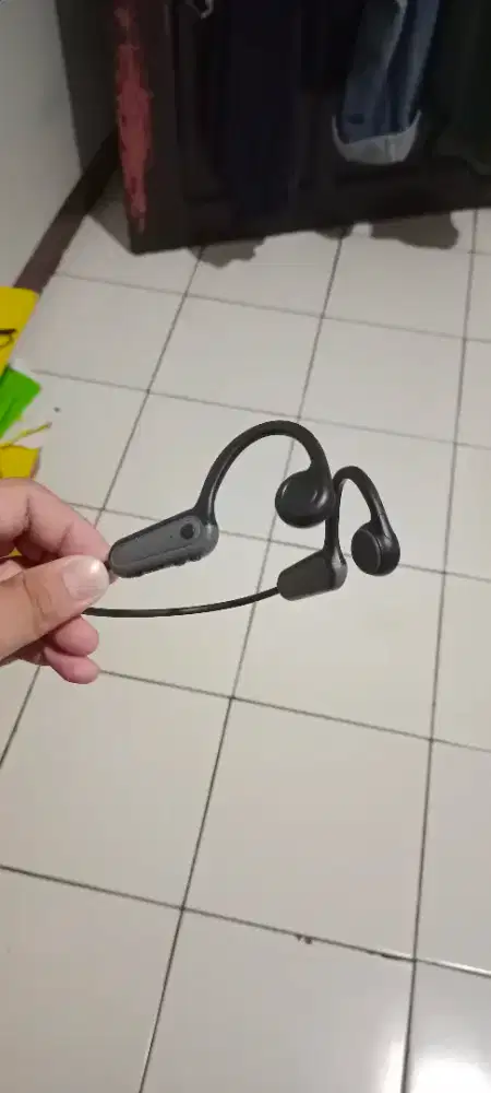 Earphone bone conduction