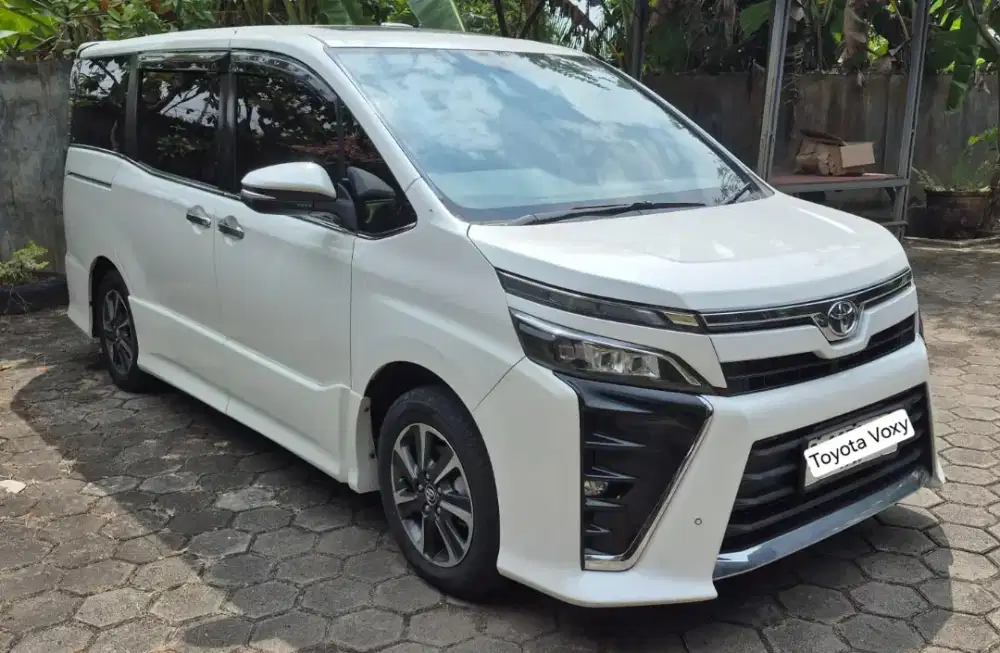 Toyota Voxy 2018