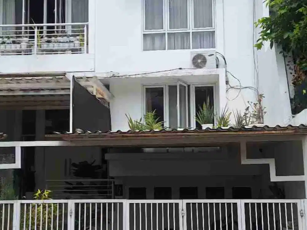 Rumah Pinggir Jalan Besar Tebet Jakarta Selatan
