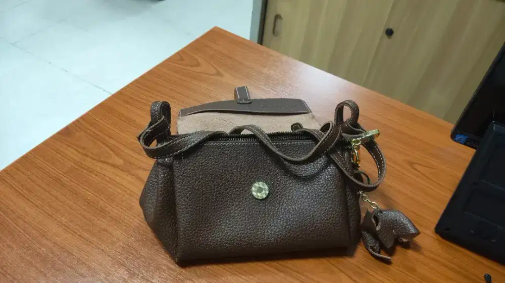 Tas selempang Moco