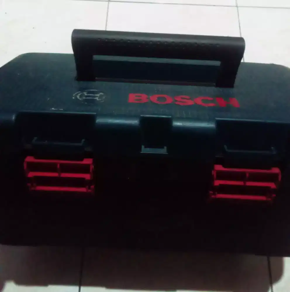kotak / box perkakas merk Bosch kuat