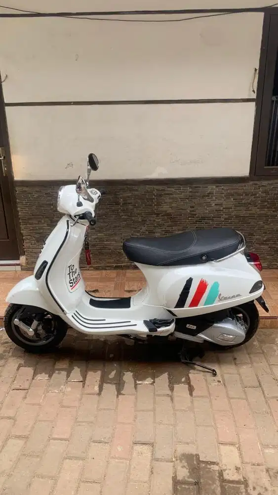 Vespa LX125 Iget White