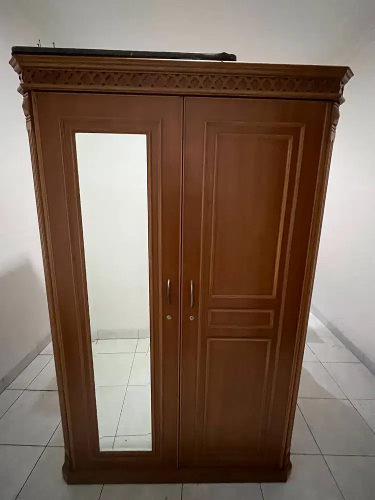 Lemari Baju Kayu Besar