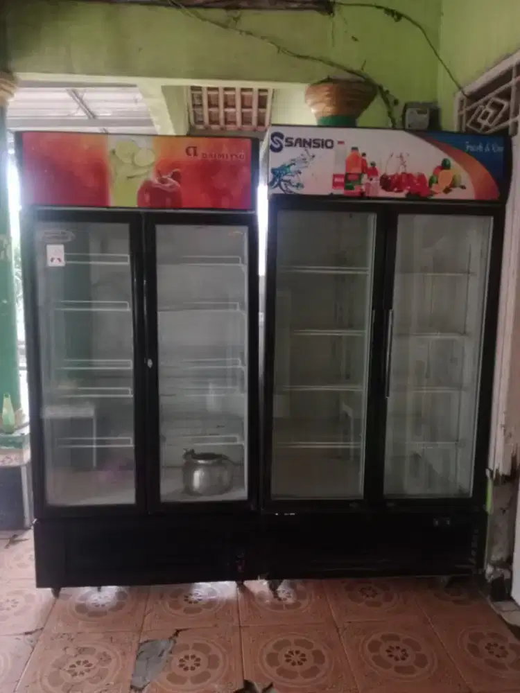 Jual showcase 2 pintu DAIMITSU dan SANSIO