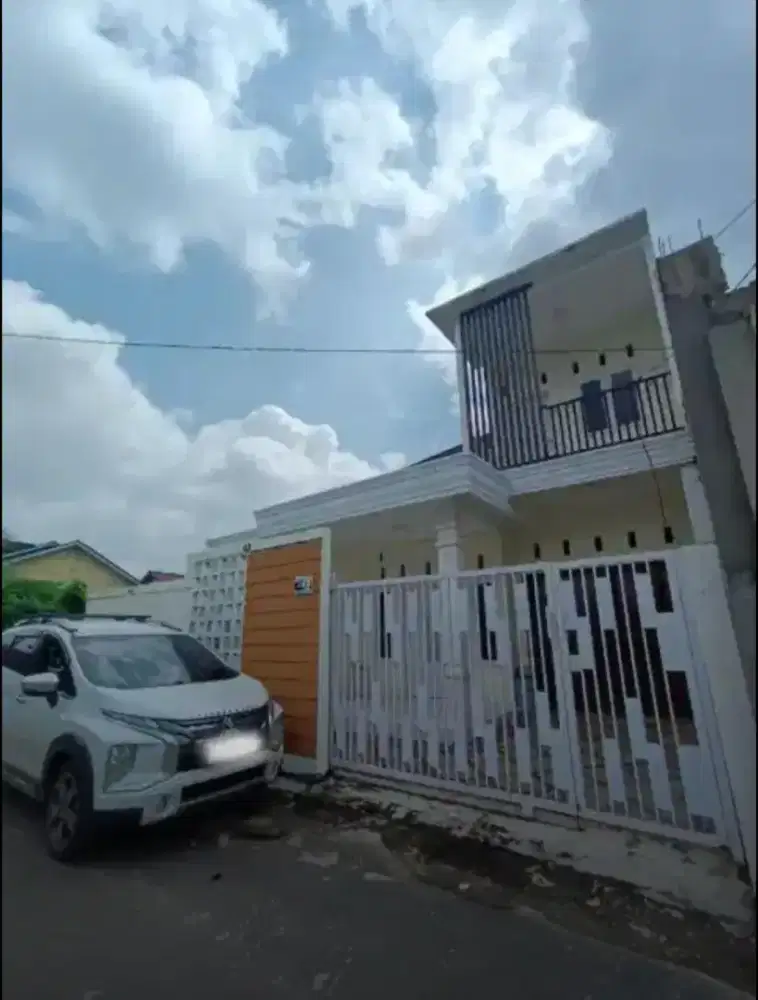 Dijual rumah 2 lantai siap huni Lt : 132/m2 Harga : 1,230 Milyar