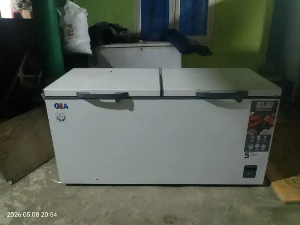 Jual prizer box GEA kapasitas 600 liter kondisi normal siap pakai