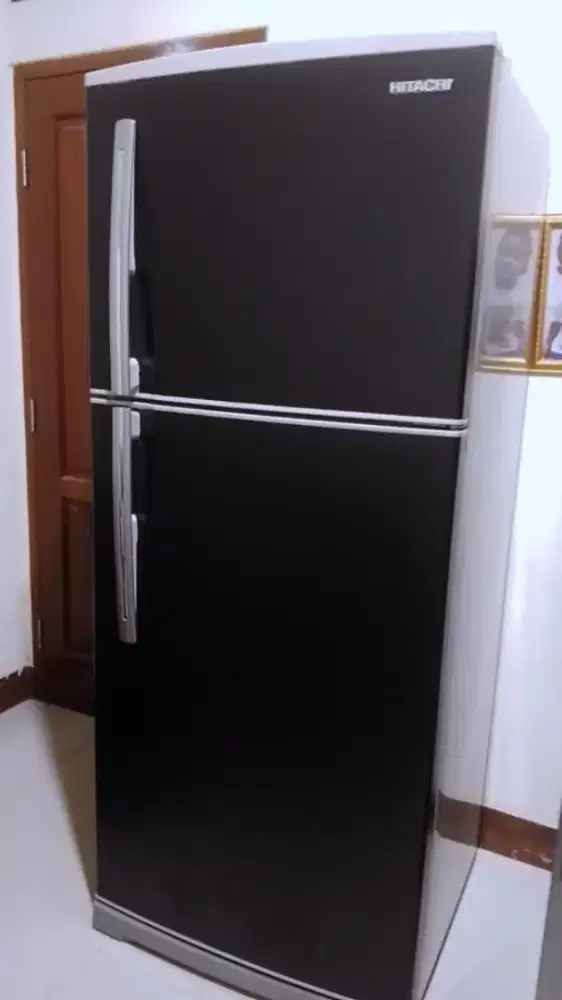 Kulkas 2 pintu JUMBO besar merek Hitachi kapasitas 500 liter
