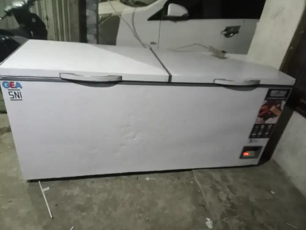 Jual prizer box GEA kapasitas 750 liter kondisi normal