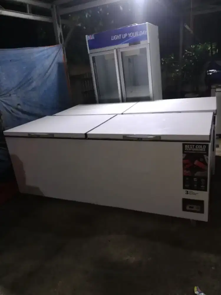 Jual prizer box GEA kapasitas 1200 liter kondisi normal siap pakai