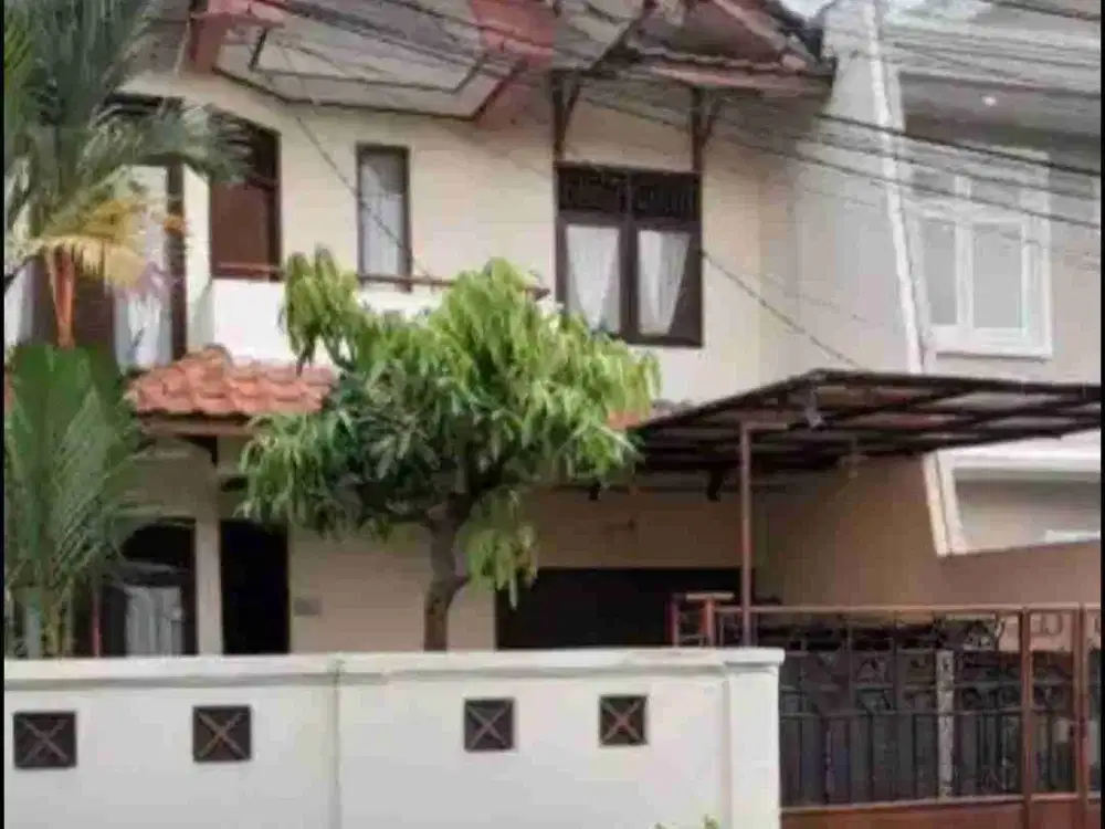 RUMAH MEGAH DI PONDOK BAMBU