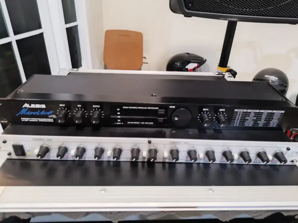 Efek vocal Alesis dan Crossover Dbx 224xs