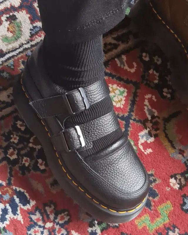 Sendal Dr Martens buzz original ada box nya