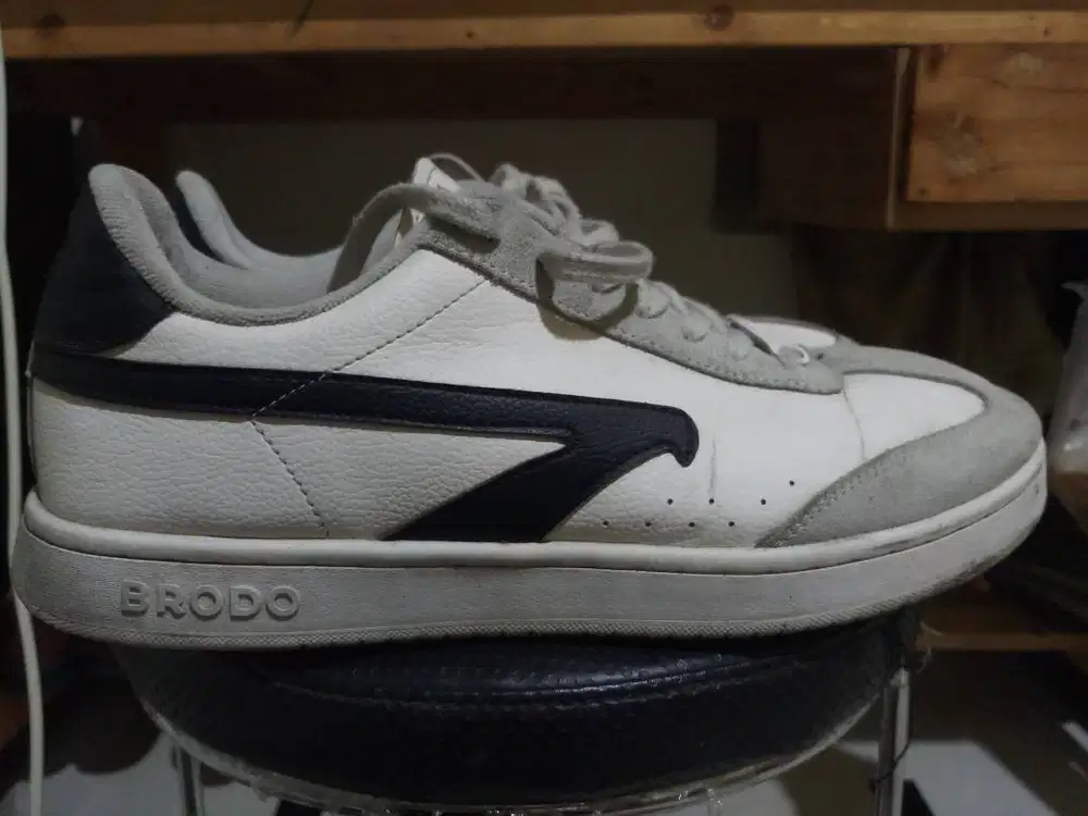 SEPATU SNEAKERS BRODO