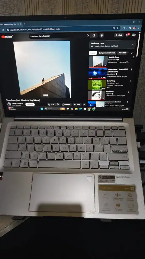 Laptop Asus Vivobook M1403QA