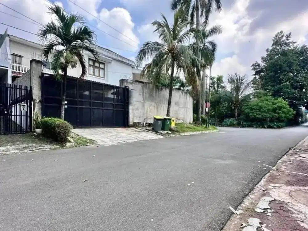 Rumah Mewah  Hoek dibawah NJOP , Semi Furnish Private Pool , Pondok Indah - Jakarta Selatan