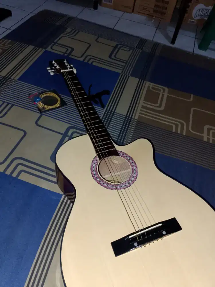 Gitar Akustik Like New Pemakaian 2 Minggu Mulus Siap Pakai
