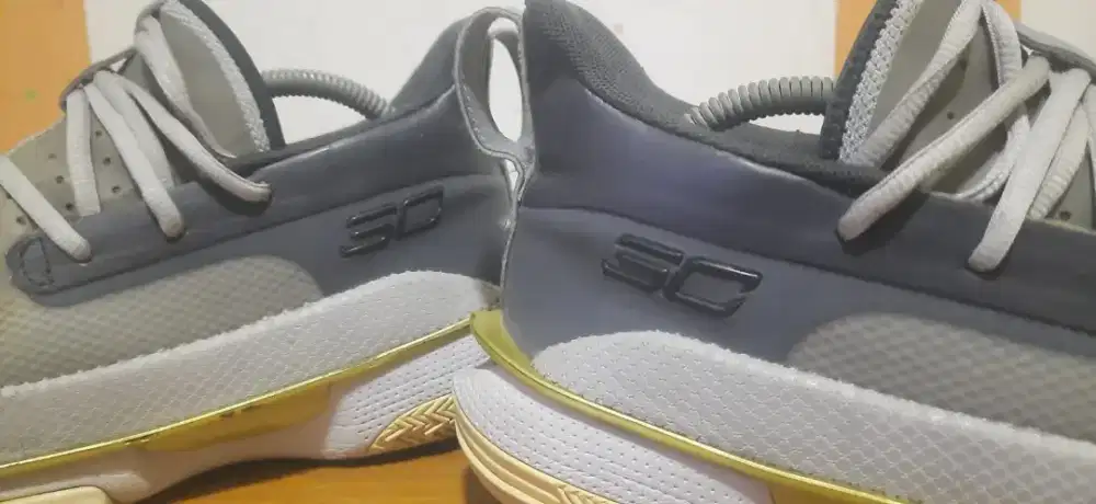 Under Armour sneaker 44