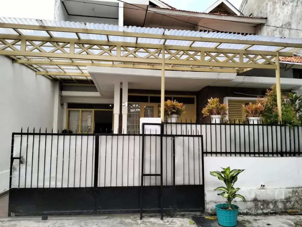 Dijual rumah asri bagus dengan harga terbaik di Tebet Barat Jakarta Selatan