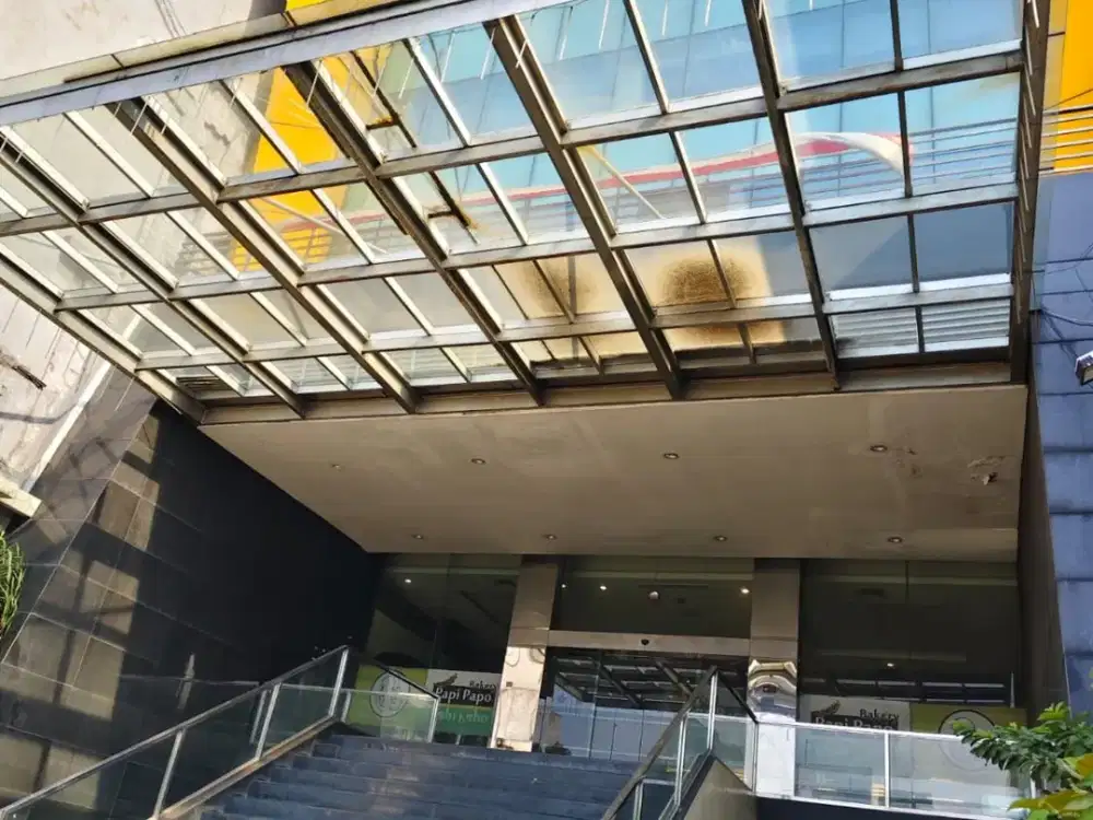 Dijual cepat hotel bintang 2 dengan lokasi strategis di jalan Bandengan Jakarta Barat