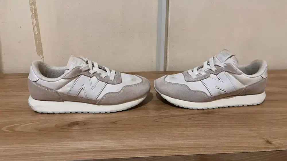 Sepatu New Balance Kids Original 100% (size 33.5)