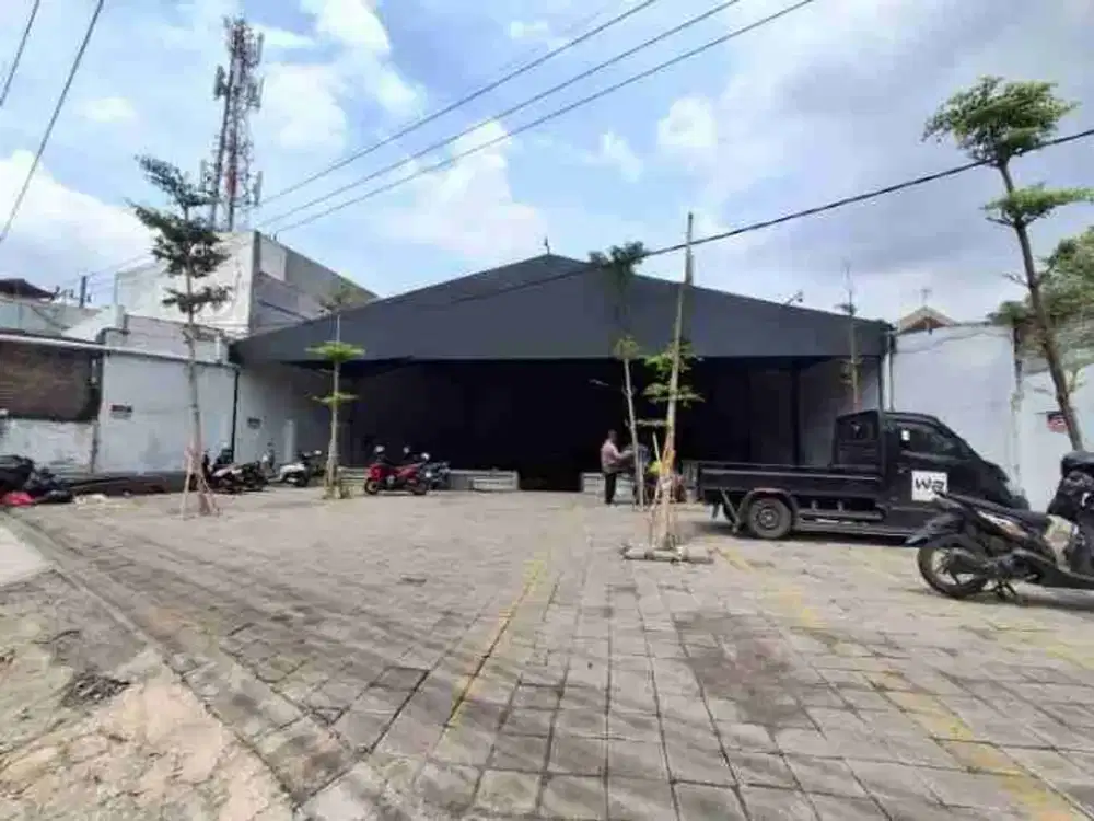 Murah dpt Penyewa Dijual Rumah Usaha pusat Kota Jalan Raya Banyuurip
