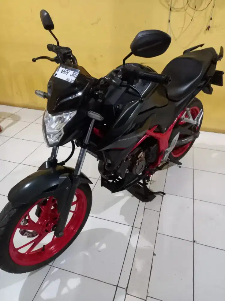 Cb150r 2020 se hitam