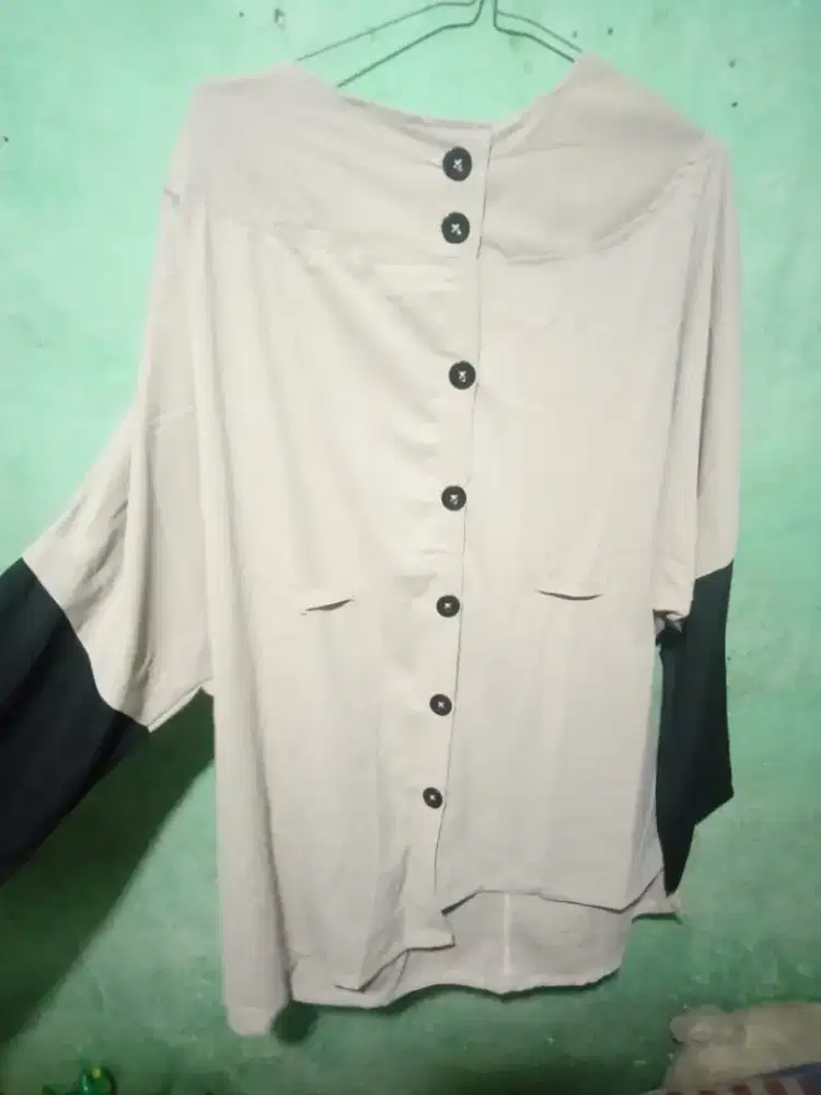 12 baju dan celana bekas jarang dipake
