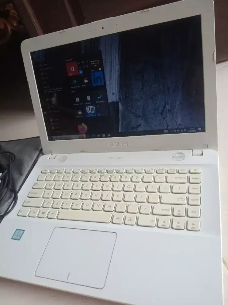 Laptoo asus processore core i3 masih segell