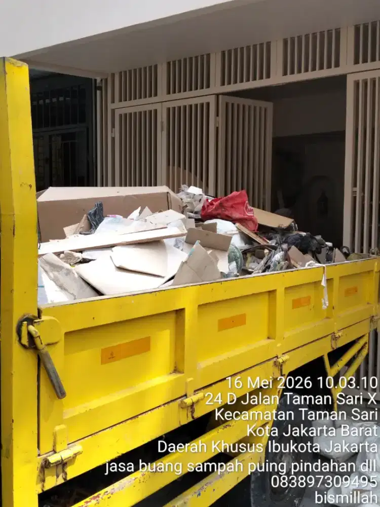 Buang puing sampah proyek
