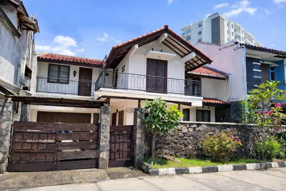 JUAL DIBAWAH PASAR RUMAH 2 LANTAI KOMPLEK MEGARAYA PASTEUR BANDUNG