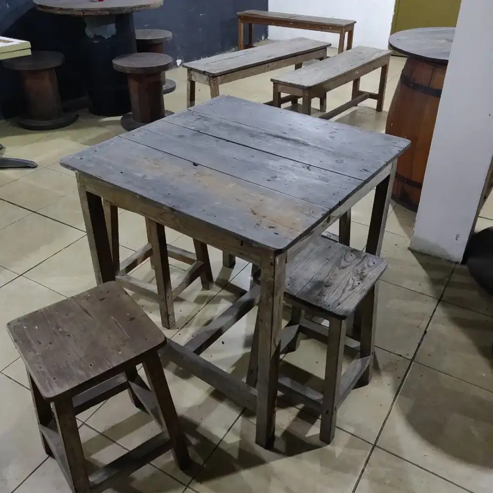 Meja meja set eks kafe mau jual cepat dan murah