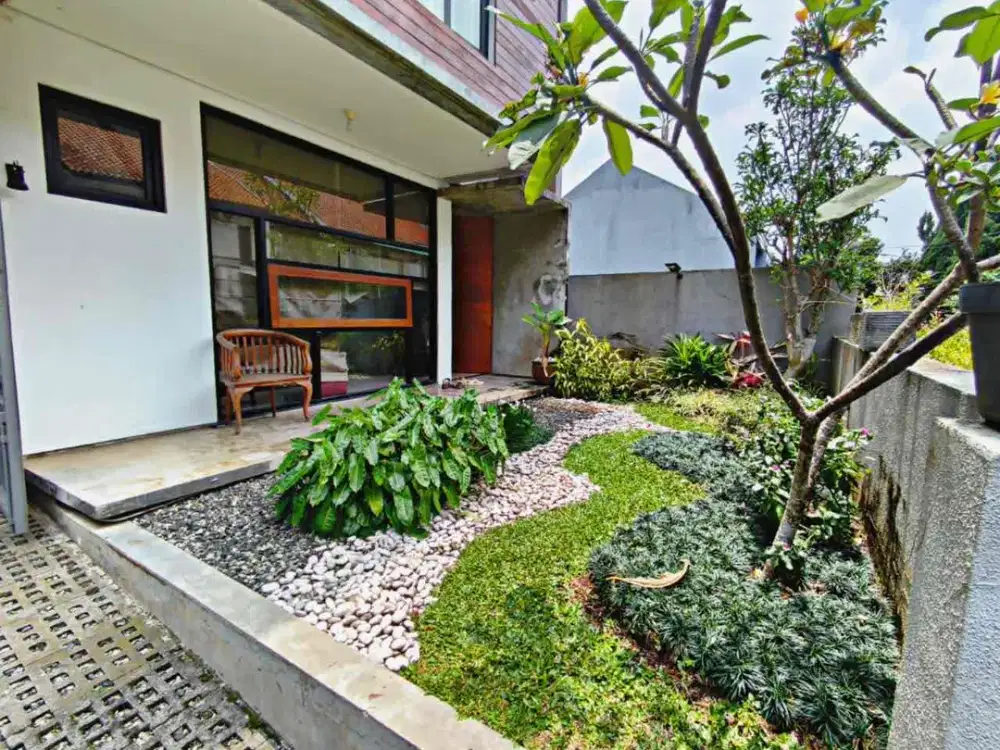 sewa rumah bagus dan furnished di Setra duta Cipaganti