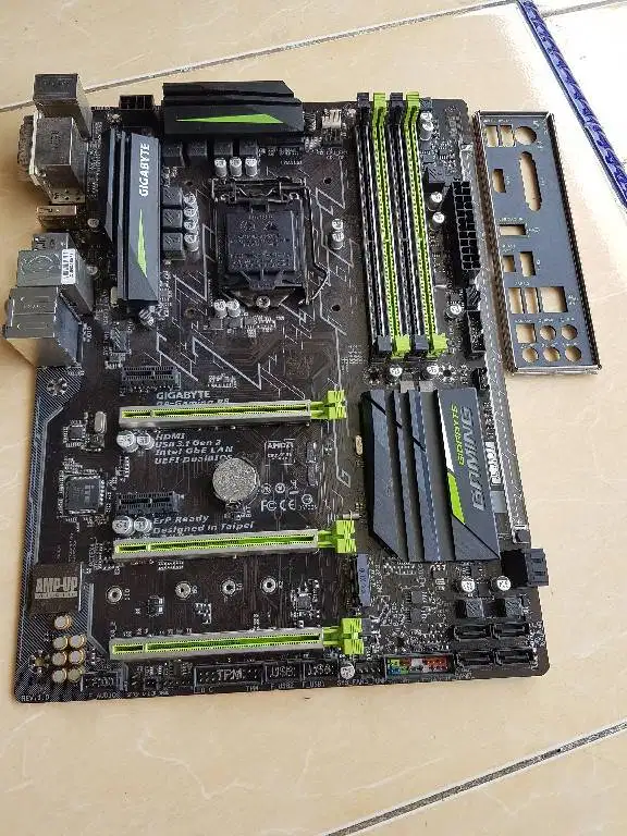 Motherboard Gigabyte Gaming B8 LGA 1151 gen 6 dan 7 intel