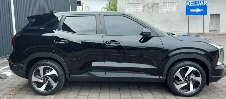 Mitsubishi XForce Ultimate 1.5 at Matic Hitam  Mulus Desember 2024