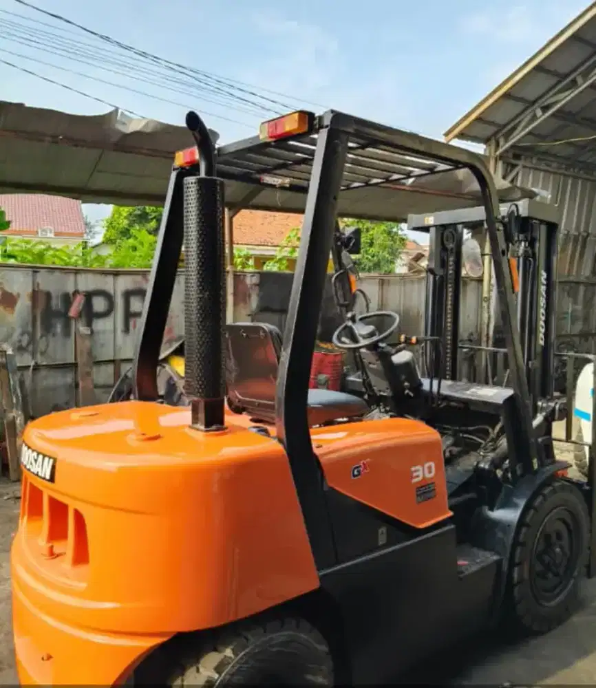 Forklift Doosan 3 Ton,MaticTiang 3 Meter,Mesin Yanmar,Tahun 2013