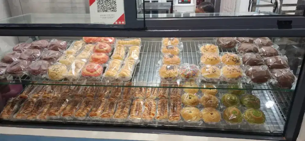 Roti Manis, Roti Tawar, Roti Burger, Kue Chiffon, Cookies dan Nastar