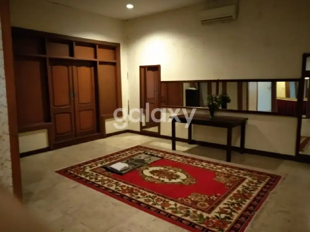 Bangunan Komersil Raya Menganti Strategis