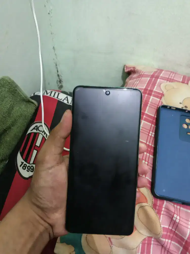 POCO F4 6/128 Hp+charger