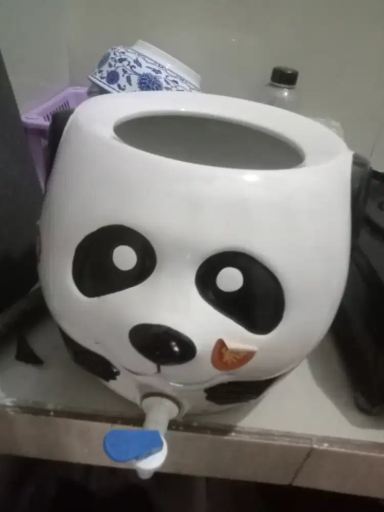 Guci minum bentuk panda