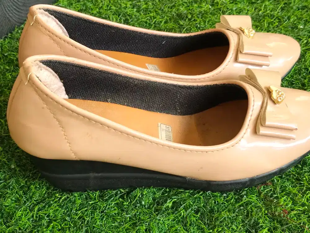 Sepatu perempuan pantopel