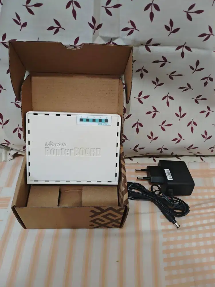 MikroTik RB750Gr3 hEX Second Original – Cocok untuk Hotspot & Warnet