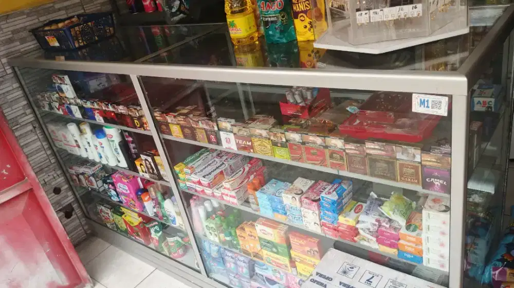 Di Jual Etalase Bekas Toko Sembako