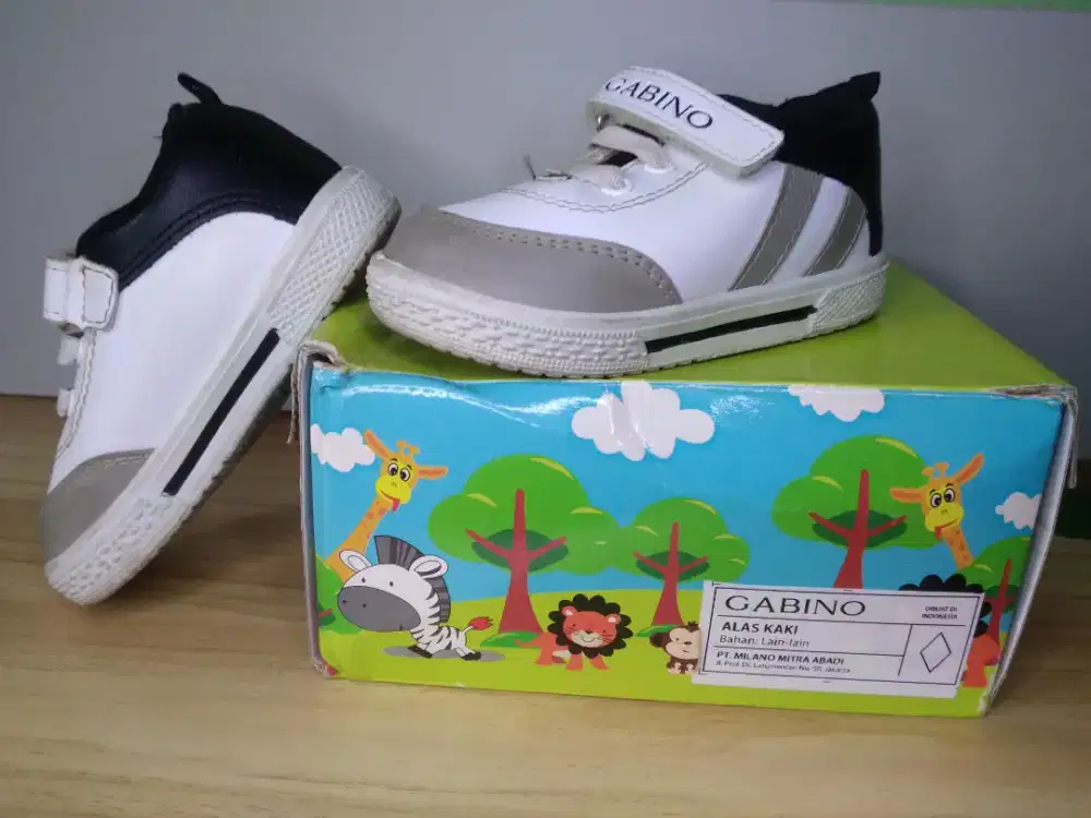 SEPATU BALITA GABINO SIZE 21. WHITE