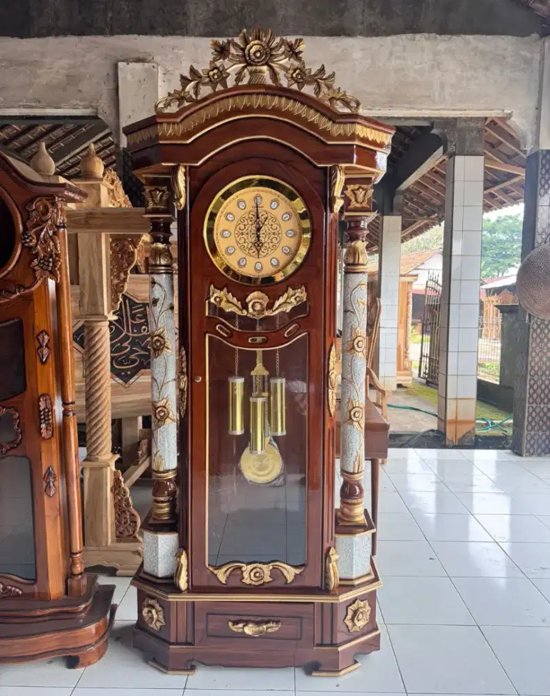 Lemari jam hias jati warna kombinasi Ready
