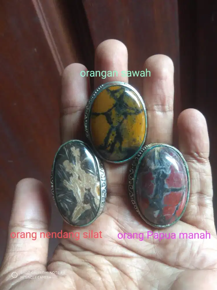 Batu gambar macem orang