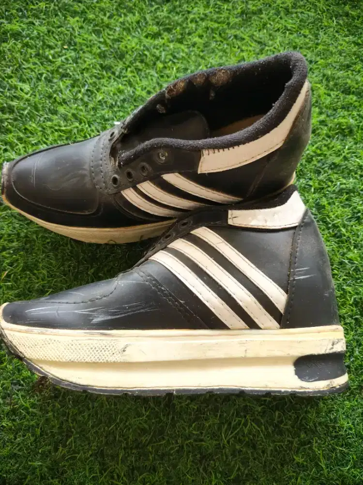 Sepatu perempuan bekas