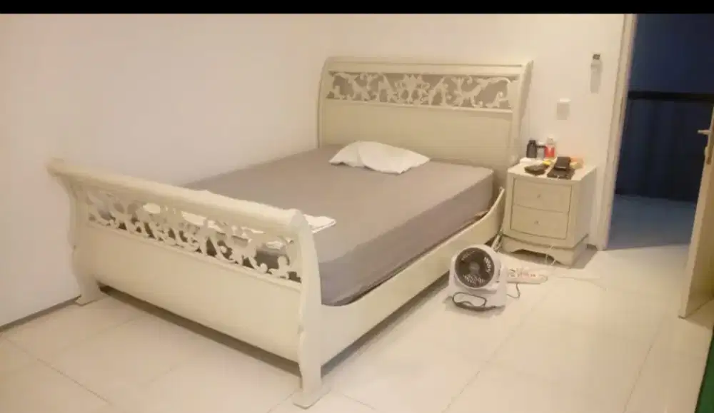 Dipan Divan Kayu Awet Bekas Orang Kaya Korea