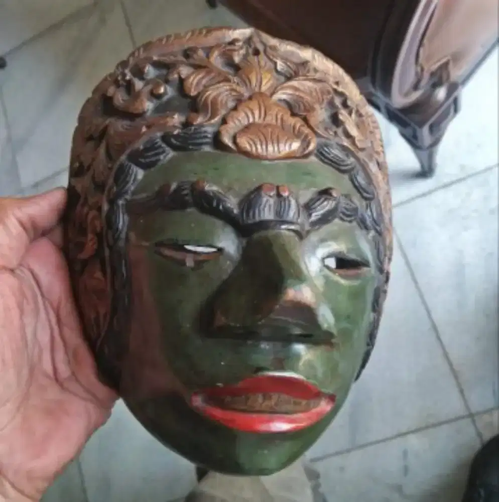 Topeng kayu Balienes
