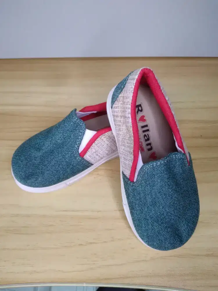 SEPATU ANAK BALITA. SIZE 21