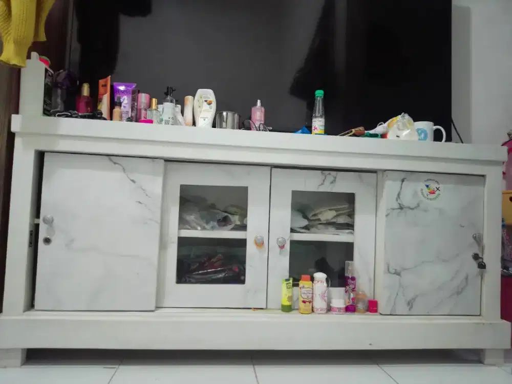 Meja TV kayu bekas